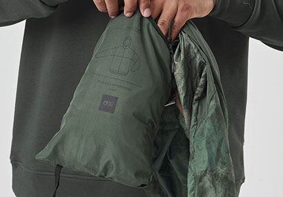Packable-jacket-with-self-stowing-pocket-on-right-hand-side